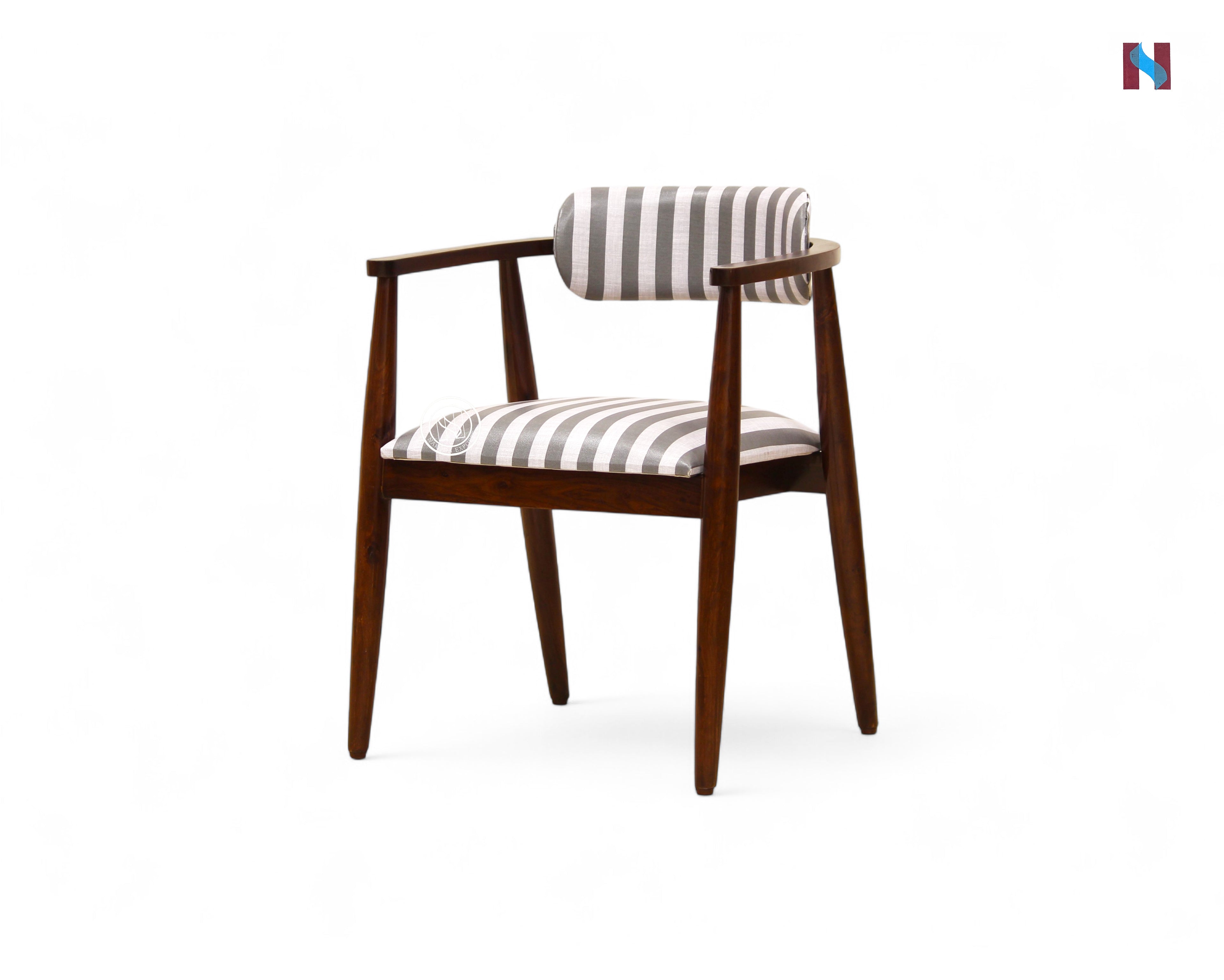 Lema Lounge Chair